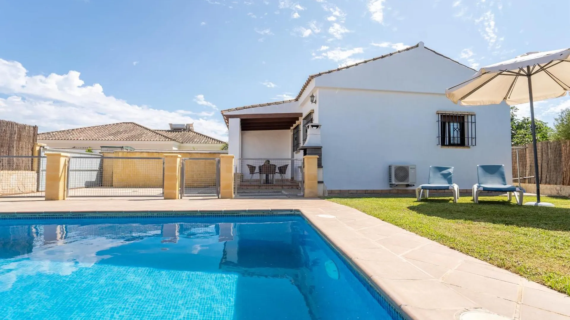 Holiday home Entrecalas 2 Chalet Con Piscina Privada En Conil, Roche Viejo, Cala Del Aceite Conil De La Frontera